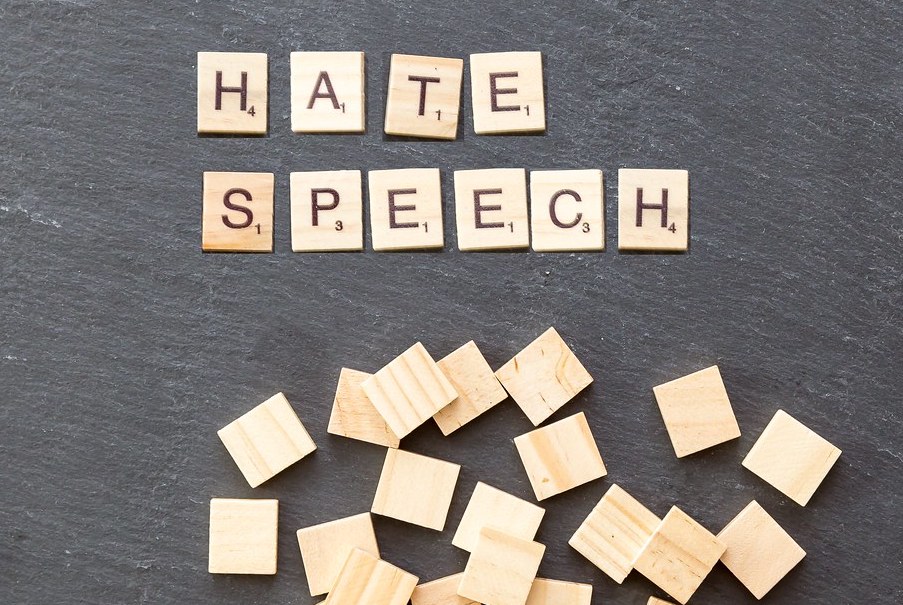hate speech migranti Lgbt